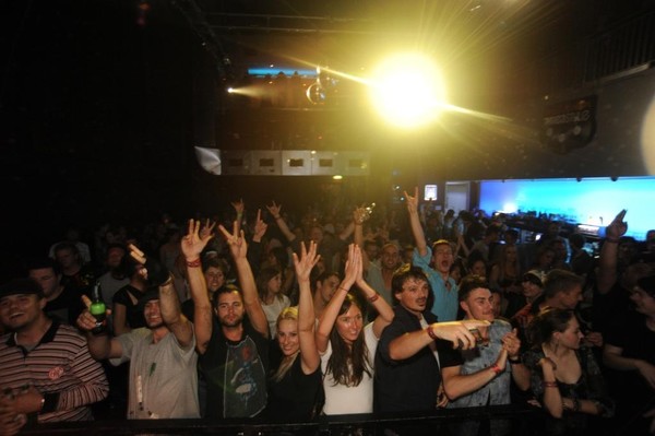 Red Bull Thre3style: Auckland crowd at studio